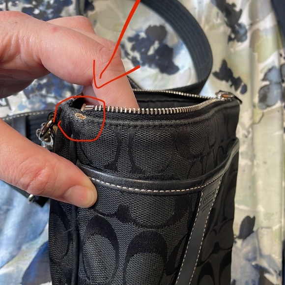 Black “C” patterned crossbody Coach bag - Picture 9 of 9